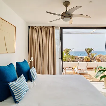 Coastal With Terrace, Sea Views And Heated Pools *