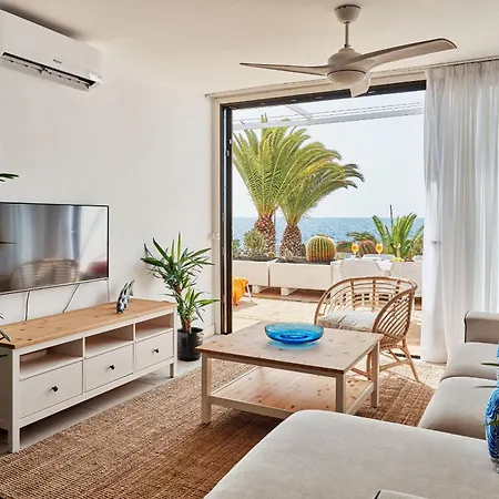 Coastal With Terrace, Sea Views And Heated Pools *