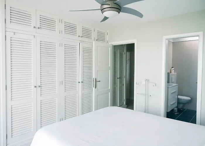 דירה Coastal With Terrace, Sea Views And Heated Pools *